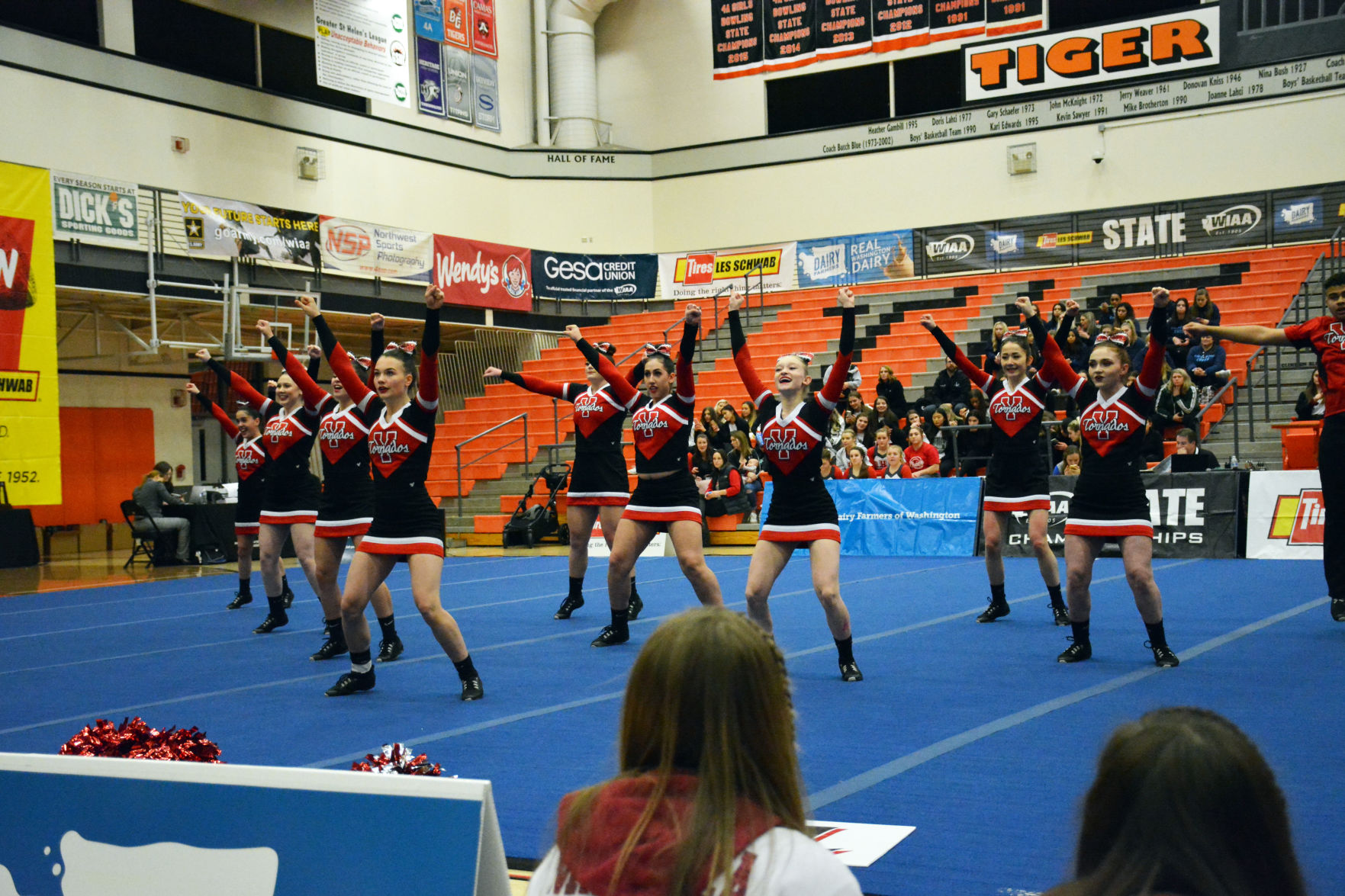 200213.yelm.cheer.4.jpg